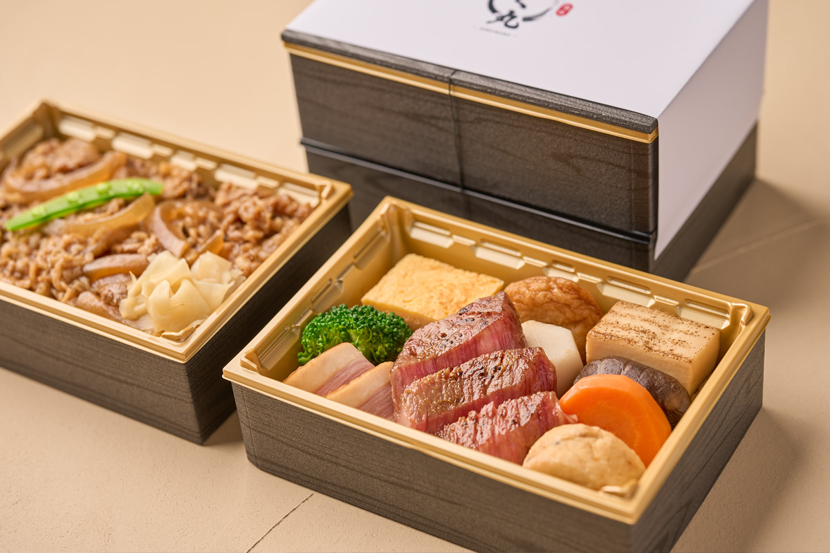 和牛ともさんかくの西京みそ漬け焼きと牛すき重御膳の写真